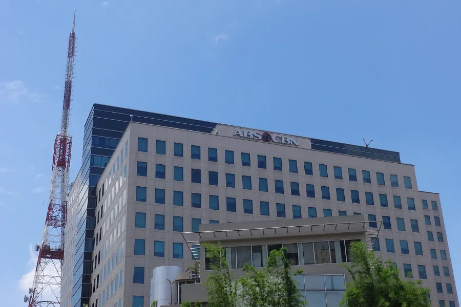 1280px-ABS-CBN_-_ELJCC,_close-up_(South_Triangle,_Quezon_City)(2019-05-27) 1280px-ABS-CBN_-_ELJCC,_close-up_(South_Triangle,_Quezon_City)(2019-05-27)